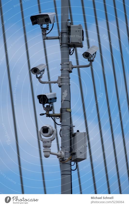 Überwachungskameras Kontrolle Verkehrsüberwachung Sicherheit Schutz überwachen beobachten Technik & Technologie Videokamera Überwachungsstaat Überwachungsgerät