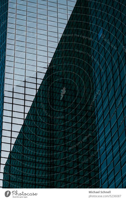 Hochhäuser in Rotterdam Hochhaus Hochhausfassade gläsern Glasfassade Architektur Fassade modern Fenster Moderne Architektur Bürogebäude Gebäude