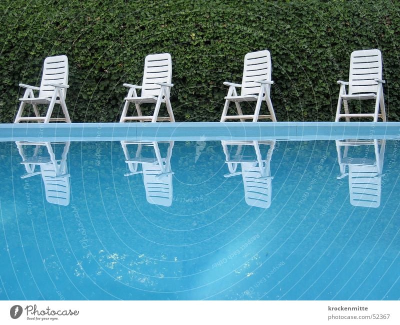 ein hauch hockney Schwimmbad grün Freizeit & Hobby ruhig Ferien & Urlaub & Reisen Hotel Gartenstuhl Reflexion & Spiegelung Hecke Italien Wasser Stuhl blau