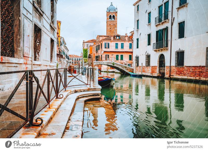 Venedig, Italien. Schöne Landschaft der typischen Kanäle Kanäle in alten Vintage Venezia Stadt venezia Boot schön Tourismus Europa berühmt Kanal Haus