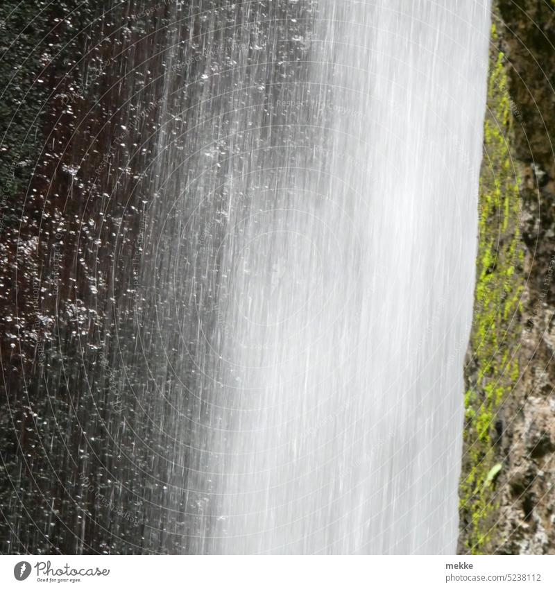 Bildstörung | Verrauschter Wasserfall Wassertropfen nass Urelemente Natur Felsen fließen wild Kraft fallen spritzen Spritzer Naturgewalt Schwerkraft eingefroren