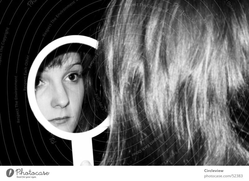 Im Spiegel #1 Frau Reflexion & Spiegelung schwarz weiß Mensch Porträt Haare & Frisuren Gesicht Kopf Schwarzweißfoto Schatten woman mirror hair face head humans