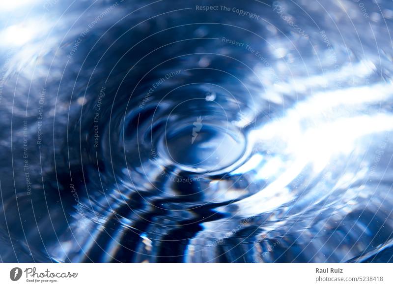 Ein abstrakter Hintergrund aus undefinierten Formen mit verschiedenen Schattierungen und Wellen, Wallpaper Wasser Errungenschaft Inserat aqua Hintergründe