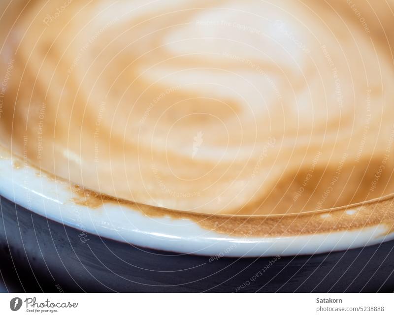 Weicher und zarter Milchschaum in einer Tasse Kaffee weiß Bierschaum melken Aroma frisch sich[Akk] entspannen Getränk Latte heiß Cappuccino Hintergrund Morgen