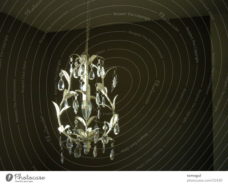 alter Leuchter – neues Licht Kronleuchter Lampe ornamental Raum Beleuchtung
