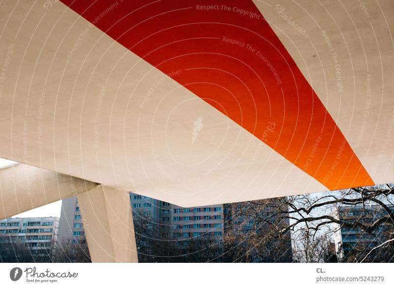 rote linie Linie Architektur Gebäude Strukturen & Formen Berlin Hochhaus urban eckig Stadt Bauwerk Perspektive