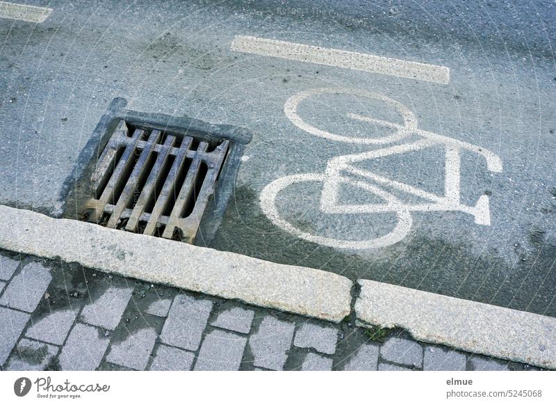 Piktogramm eines Fahrrades neben einem Gullideckel am Fahrbahnrand / Radweg Fahrradweg Stolperstelle Gefahrenstelle Fußweg Blog Schilder & Markierungen