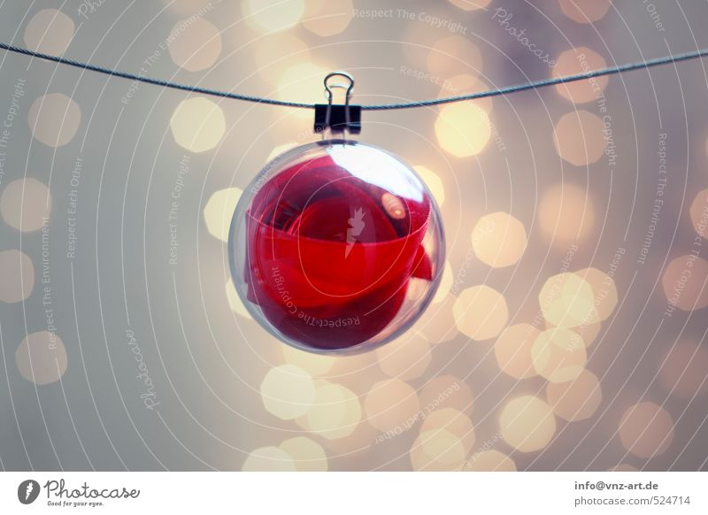 Loop Kunststoff rot Kugel Weihnachten & Advent Schleife Blase Schweben hängen Feste & Feiern Unschärfe Farbfoto Innenaufnahme Menschenleer Blitzlichtaufnahme