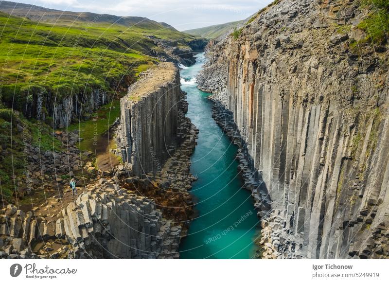 Studlagil Basalt-Canyon, Island. Eine der epischsten und wunderbarsten Natursehenswürdigkeiten in Island Schlucht studlagil schön reisen Landschaft isländisch