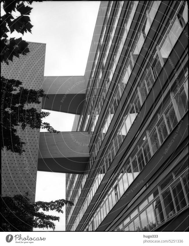 Hansaviertel in 6x7 Nachkriegsmoderne Berlin Strukturen & Formen Hansaviertel Berlin Muster Fassade Architektur Bauwerk Außenaufnahme Gebäude urban Monochrom