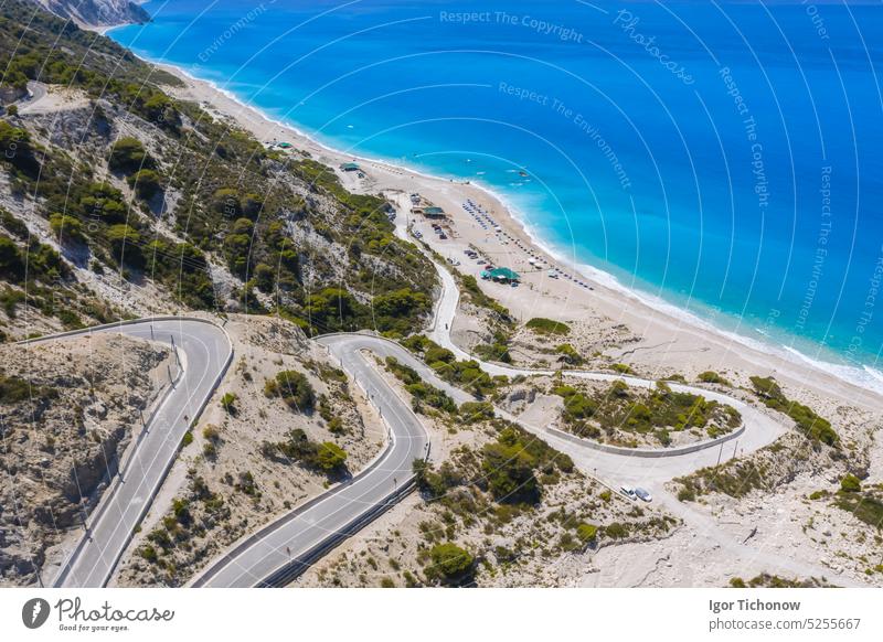 Serpentinenstraße zum Strand von Gialos, Ionische Inseln, Lefkada, Griechenland, Luftaufnahme lefkada Ansicht Antenne ionisch gialos im Freien panoramisch