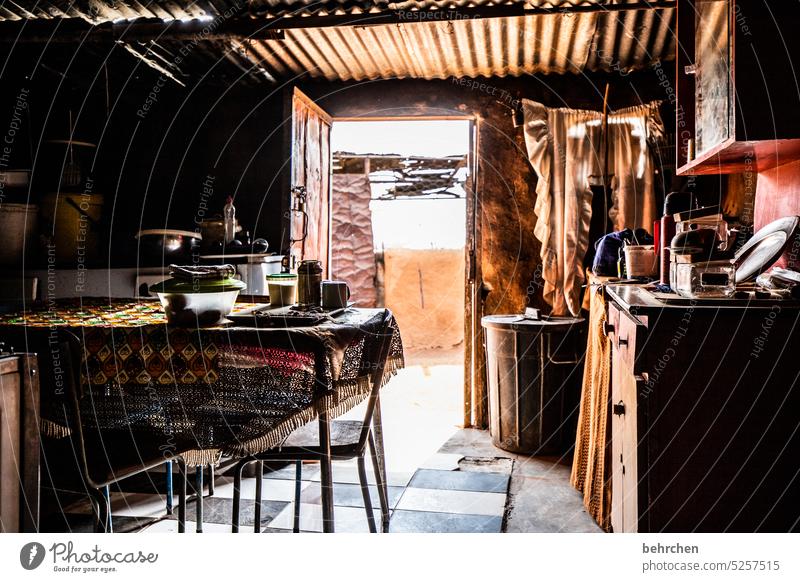 begegnungen authentisch Ferne Abenteuer reisen einfaches leben Armut Leben wohnen Küche Tisch Wellblech zuhause Hütte Haus Damaraland Afrika Namibia
