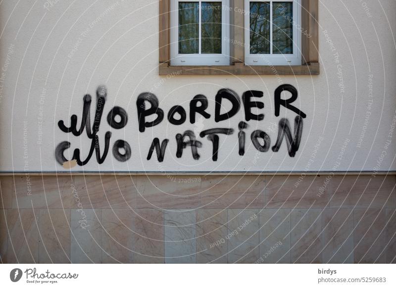 Keine Grenzen, keine Nation Graffiti keine Ländergrenzen freie Welt grenzenlos Fassade global Schriftzeichen freiheit keine Grenzen Forderung Wunsch englisch