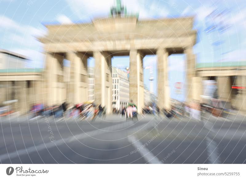 Brandenburger Tor im Rausch Deutschland Stadtzentrum Hauptstadt Berlin Berlin-Mitte Wahrzeichen Sehenswürdigkeit Denkmal Bauwerk Architektur Quadriga
