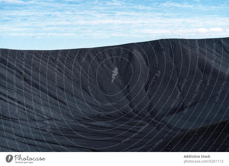 Beeindruckende Aussicht auf den schwarzen Krater wolkig Blauer Himmel Natur vulkanisch Landschaft Geologie rau Textur Umwelt Island Europa hverfjall Tephra