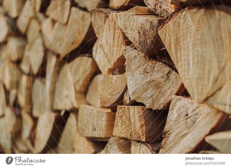 Brennholz, gestapelte Holzscheite Klima Klimawandel regenerativ Erneuerbare Energie Ökologie Umwelt Garten Gartenarbeit nachhaltige Ressourcen