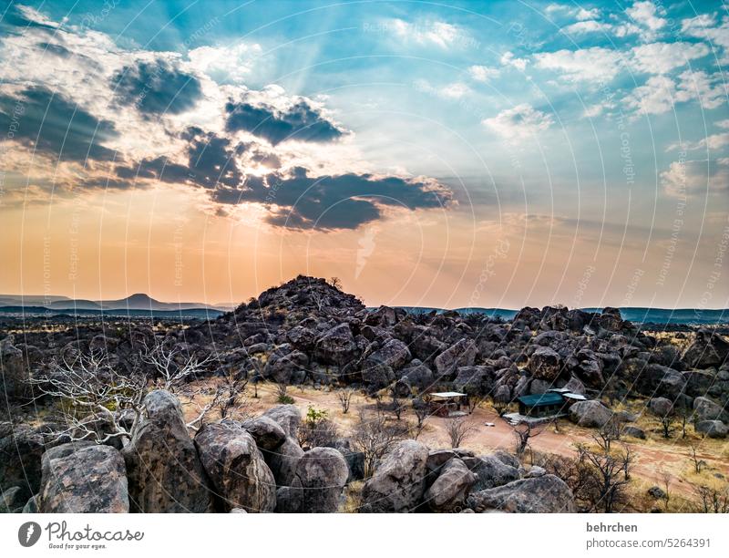 lasst uns träumen fantastisch Dämmerung kitschig Kitsch Wildnis Felsen Damaraland Sonnenuntergang Außenaufnahme Afrika Namibia Landschaft Ferne Fernweh reisen
