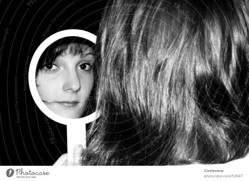 Im Spiegel #4 Frau Reflexion & Spiegelung schwarz weiß Mensch Porträt Haare & Frisuren Gesicht Kopf Schwarzweißfoto Schatten woman mirror hair face head humans