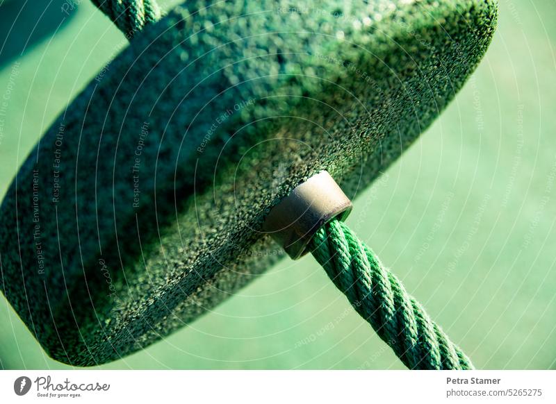 Detail  von einer Kletterhilfe in grün Seil Metallbuchse Klettern Freizeit & Hobby Sport Detailaufnahme Lifestyle Farbfoto Fitness
