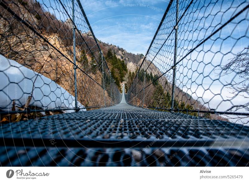 2023 02 18 Stahlbrücke Campogrosso 1 alpin reisen Alpen Brücke im Freien Berge u. Gebirge Landschaft Europa Tourismus Natur blau Wald Suspension malerisch schön