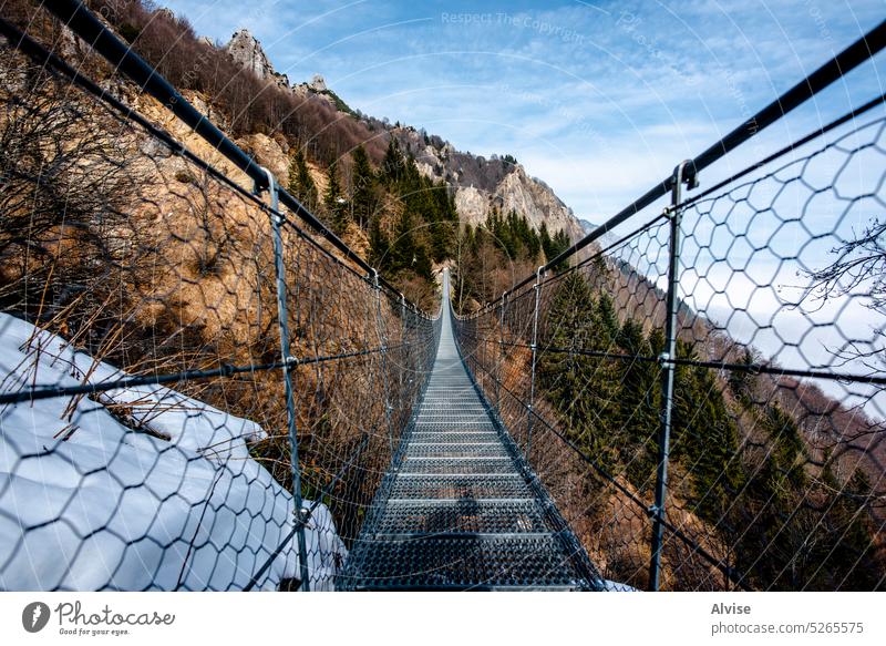 2023 02 18 Stahlbrücke Campogrosso alpin reisen Alpen Brücke im Freien Berge u. Gebirge Landschaft Europa Tourismus Natur blau Wald Suspension malerisch schön