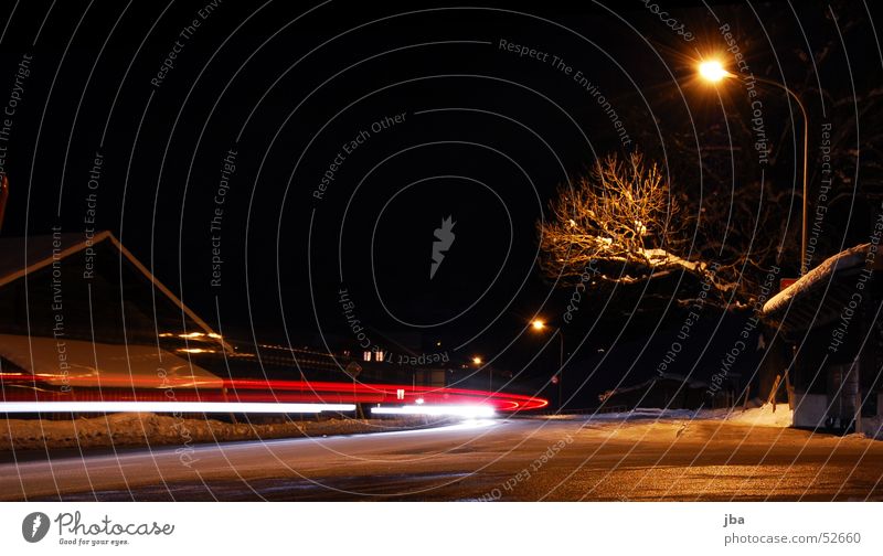 Langzeit again Langzeitbelichtung Licht rot weiß Straßenbeleuchtung Baum Winter Nacht dunkel Geschwindigkeit Ast