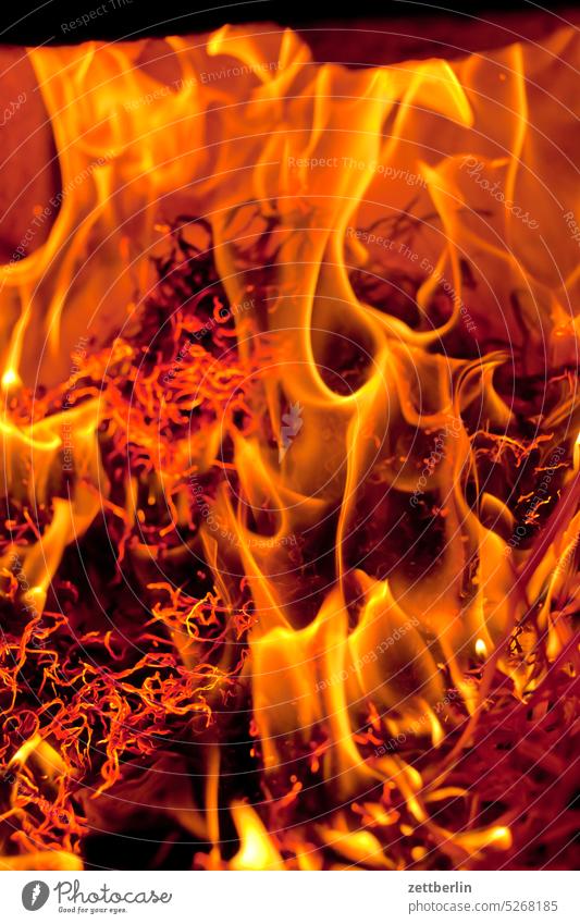 Feuer brand brandfall brennen co2 feuer flamme glut hitze hölle klima klimawandel nachwachsende rohstoffe ofenheizung pellet pelletheizung verbrennung