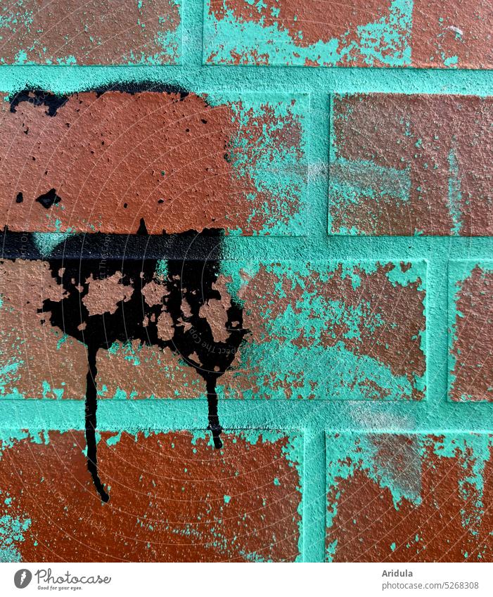 Altes Graffiti auf Klinkerwand Wand Farbe türkis alt Malen Kunst Mauer Kreativität Straßenkunst Kultur trashig Wandmalereien Design Schmiererei Fassade