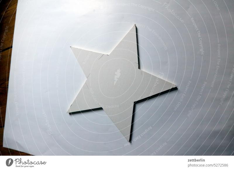 Stern aus Pappe fläche form genderstern gendersternchen geometrie material mathematik papier pappe symbol winkel sheriff sheriffstern basteln