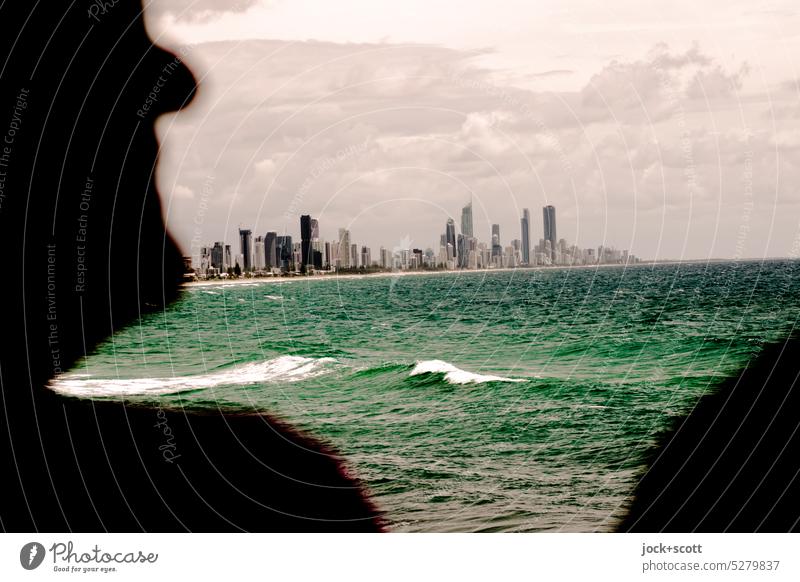 Ausblick auf die Skyline von Surfers Paradies Gesichtsprofil Profil Silhouette Frau Surfers Paradise Küste Australien Panorama (Aussicht) modern Queensland