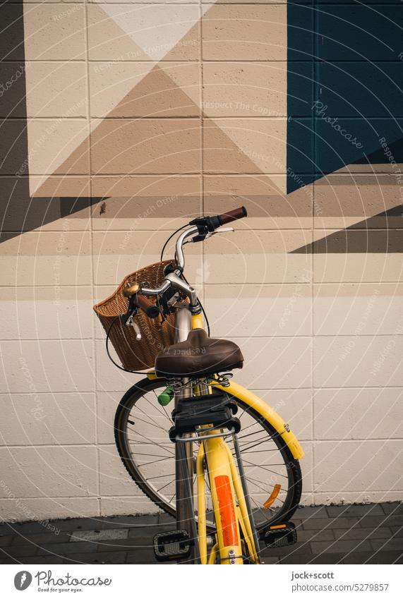 Begegnung im Alltag mit der Geometrie Fahrrad Wand authentisch Stil Kunst Strukturen & Formen Design abstrakt Fahrradkorb abgestellt Christchurch Neuseeland