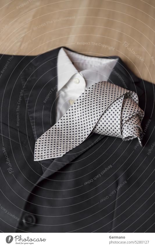Jacke und Krawatte Detail Italien Accessoire Hintergrund schwarz blau Business Geschäftsmann klassisch Nahaufnahme Kleidung Bekleidung defokussiert