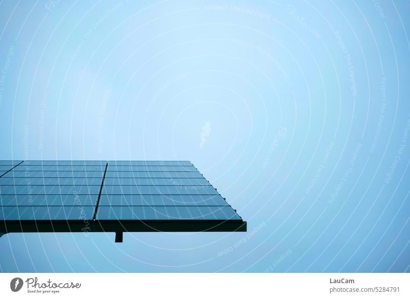 Solarzellen warten auf Sonnenschein Photovoltaik Photovoltaikanlage Solarenergie Solaranlage Solarmodul Solarstrom Solartechnik erneuerbare Energien nachhaltig