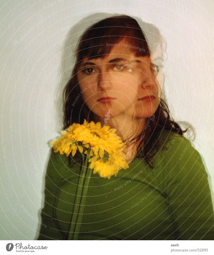 Picasso?? Doppelbelichtung Porträt grün Frau Mädchen Blume gelb 2 Zwilling Perspektive Gegenteil Richtung schön Gesicht ansichtssache gesichtspunkt face Blick