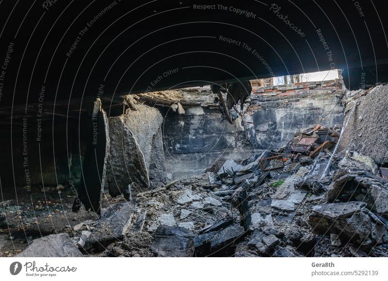 im Inneren eines beschädigten Hauses in der Ukraine donezk Kherson kyiv Lugansk mariupol Russland Saporoschje aussetzen Verlassen attackieren bakhmut gesprengt