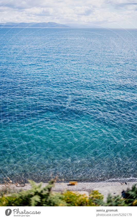 Blaues Meer Mittelmeer Sommer Wasser Küste Strand Himmel Wellen Außenaufnahme Schönes Wetter Sonne Horizont Tourismus Natur Griechenland Tag blau Sonnenlicht