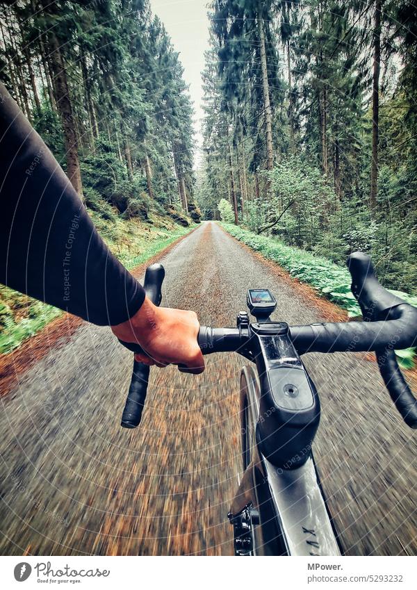 roadbiken Fahrradfahren rennrad Lenker Hand Sport freitzeit Wald gravel gravelbike schnell waldweg unterwegs Natur Tempo Radfahren Bewegung Verkehr