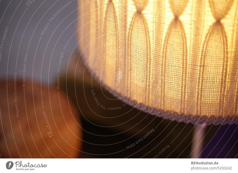 Detail von einer Lampe im retro-style Lampenschirm petrol fäden gewebt Strukturen & Formen Hintergrund Detailaufnahme Macro Nahaufnahme Borte Licht leuchten