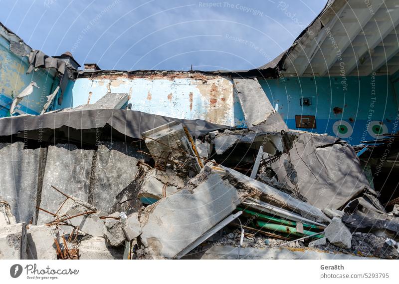 zerstört und verbrannt Schule in der Stadt Russland Ukraine Krieg donezk Kherson kyiv Lugansk mariupol Saporoschje aussetzen Verlassen attackieren bakhmut