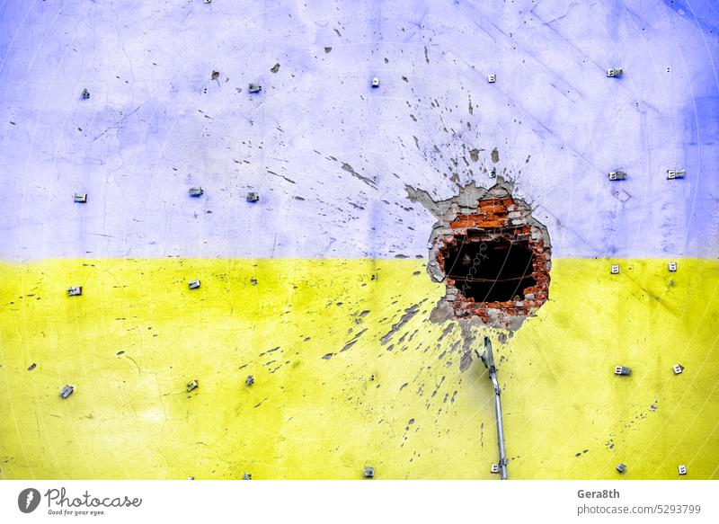 Explosion beschädigt blau gelb Hauswand Krieg in der Ukraine donezk Kherson Lugansk mariupol Russland aussetzen attackieren bahmut gesprengt Bombardierung
