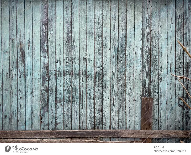 Hellblaue verwitterte Bretterwand Wand alt Farbe verwaschen Shabby Chic Holz Detailaufnahme Strukturen & Formen Holzwand Muster Fassade Gebäude Scheune hellblau