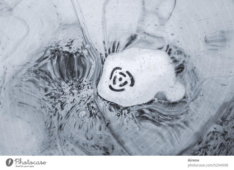 MainFux | Bewegungsablauf am Beckenboden abstrakt Wasseroberfläche verzerrt Imagination Fantasie Spiegelung Wasserspiegel Verzerrung Irritation Humor