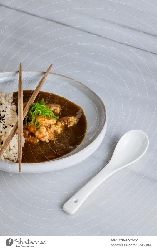 Japanischer Curry-Reis Lebensmittel Mittagessen Mahlzeit Abendessen Speise Küche lecker traditionell Teller Feinschmecker Saucen Würzig asiatisch Fleisch