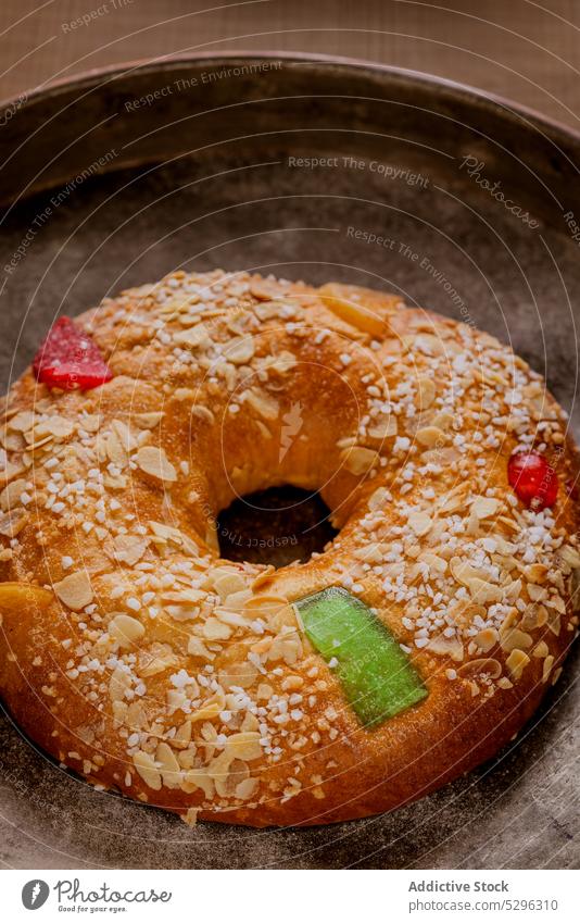 Roscon de Reyes, ein typisch spanischer Weihnachtskuchen süß Lebensmittel Feier Dessert traditionell Kuchen roscon Weihnachten selbstgemacht gebacken rosca