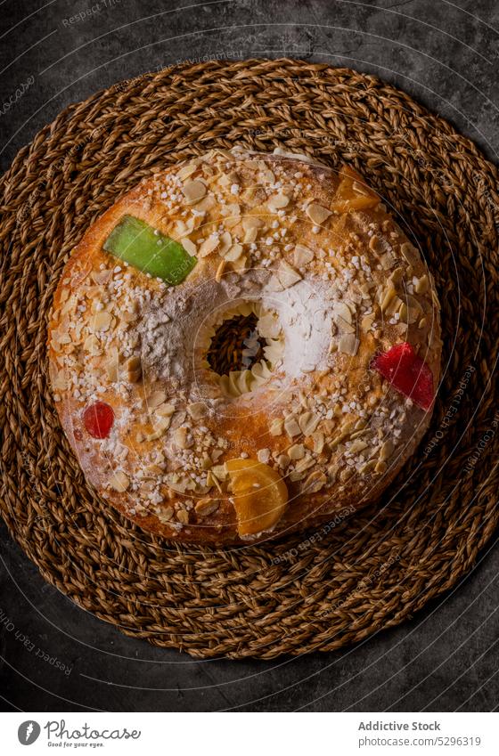 Roscon de Reyes, ein typisch spanischer Weihnachtskuchen süß Lebensmittel Feier Dessert traditionell Kuchen roscon Weihnachten selbstgemacht gebacken rosca