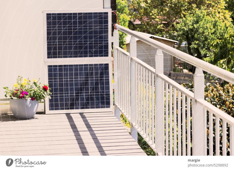 Balkonkraftwerk Photovoltaik Solar regenerativ Energie Technik & Technologie Schatten Sonne Sonnenlicht Panel Nachhaltigkeit Energiegewinnung Umweltschutz