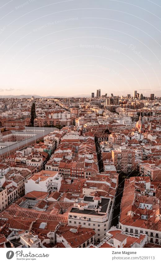 Sonnenuntergang über Madrid, Spanien, Reise-Hintergrund Antenne Europa Reisen nach Spanien reisen europa reisen Altstadt madrid hintergrund