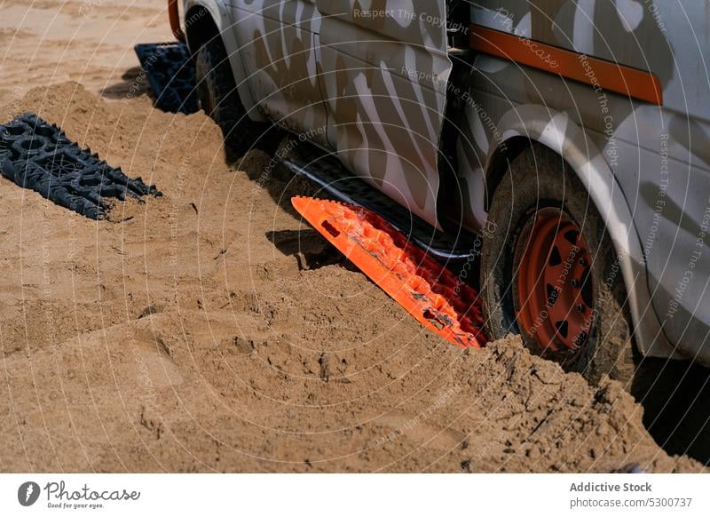 Lkw steckt in der Sandwüste fest PKW Gerät Automobil festgeklebt rutschen modern Abenteuer Reise Fahrzeug Laufwerk Verkehr Mauretanien Sahara reisen Zeitgenosse