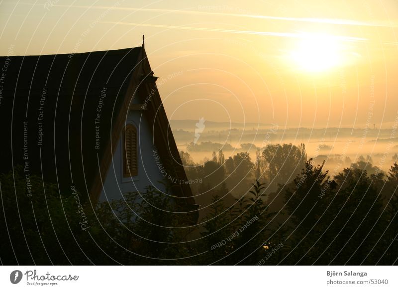 Morgennebel in Ungarn (Alsópáhok) Nebel Niedrigenergiehaus