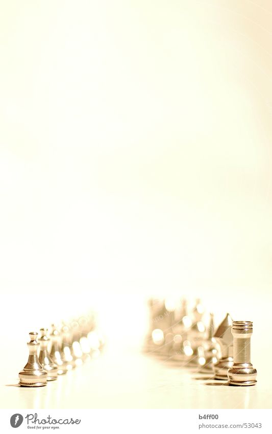 Fünfundzwanzig Millimeter Schach Unendlichkeit Sepia minimalistisch Hochformat ruhig Strukturen & Formen Reihe weiße figuren tabletop Raum